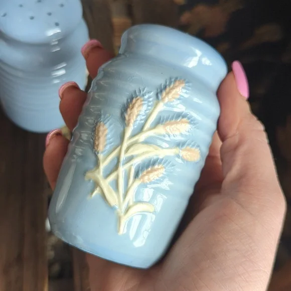 Japanese Vintage Ceramic Salt And Pepper Shakers Light Blue With Wheat Design - Picture 6 of 9